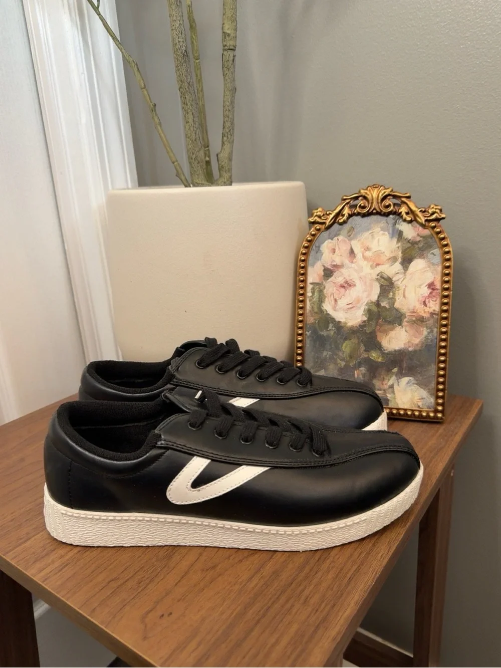 Tretorn Nylite Black White Retro Sneakers Women’s Size 7.5